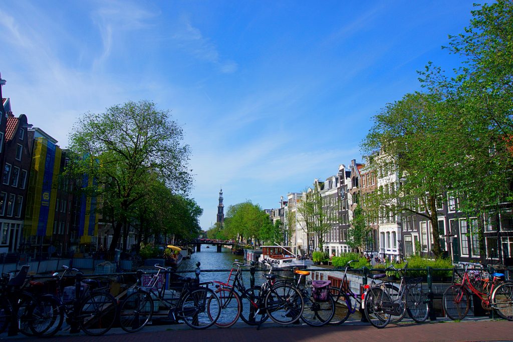 How to Travel from Frankfurt to Amsterdam Big World Small Pockets