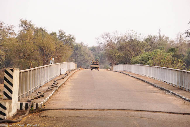 Zambia, South Luangwa NP, Entrance