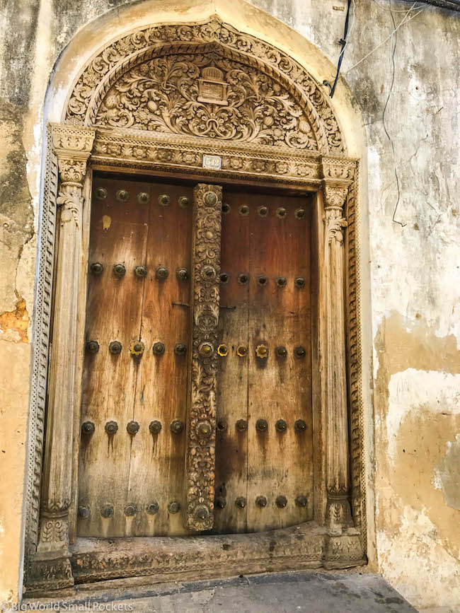 Zanzibar Doors – Relics Of Stone Town's Affluent Past – The Urge To Wander