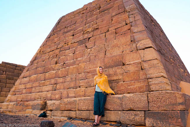 Sudan, Meroe, me at Pyramid