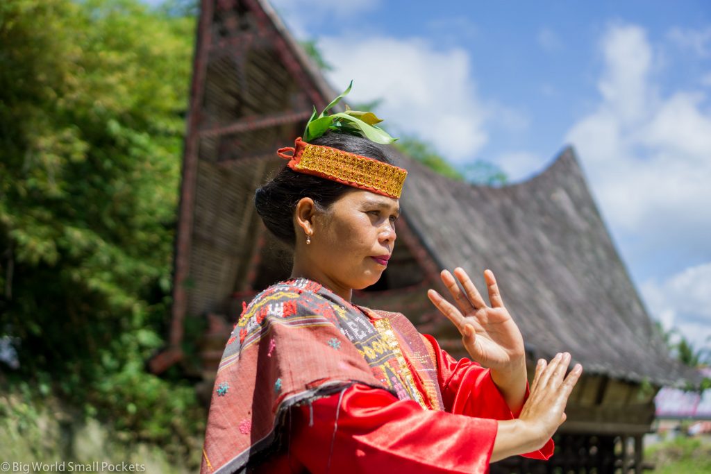 Indonesia, Lake Toba, Lady Dancing