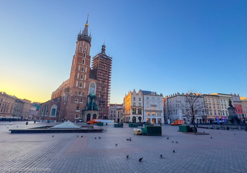 Poland, Krakow, Dawn at Rynek Główny