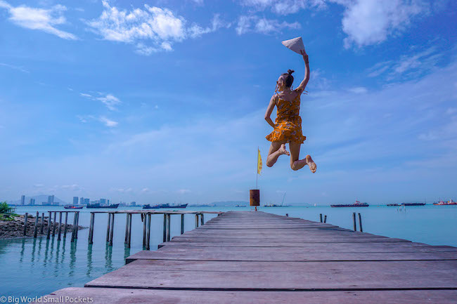 Malaysia, Penang, Me Jettie Jumping