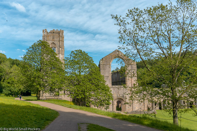 England, Yorkshire, Fountains Abbey