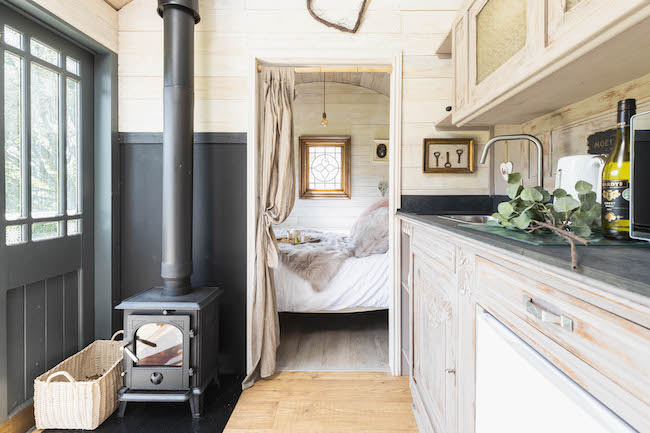 England, Dorset, La Cabine Francaise