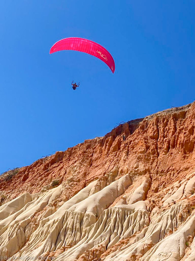 Portugal, Algarve, Paraglider