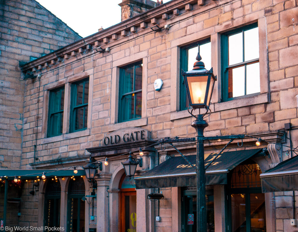 Hedben Bridge, Pubs, The Old Gate