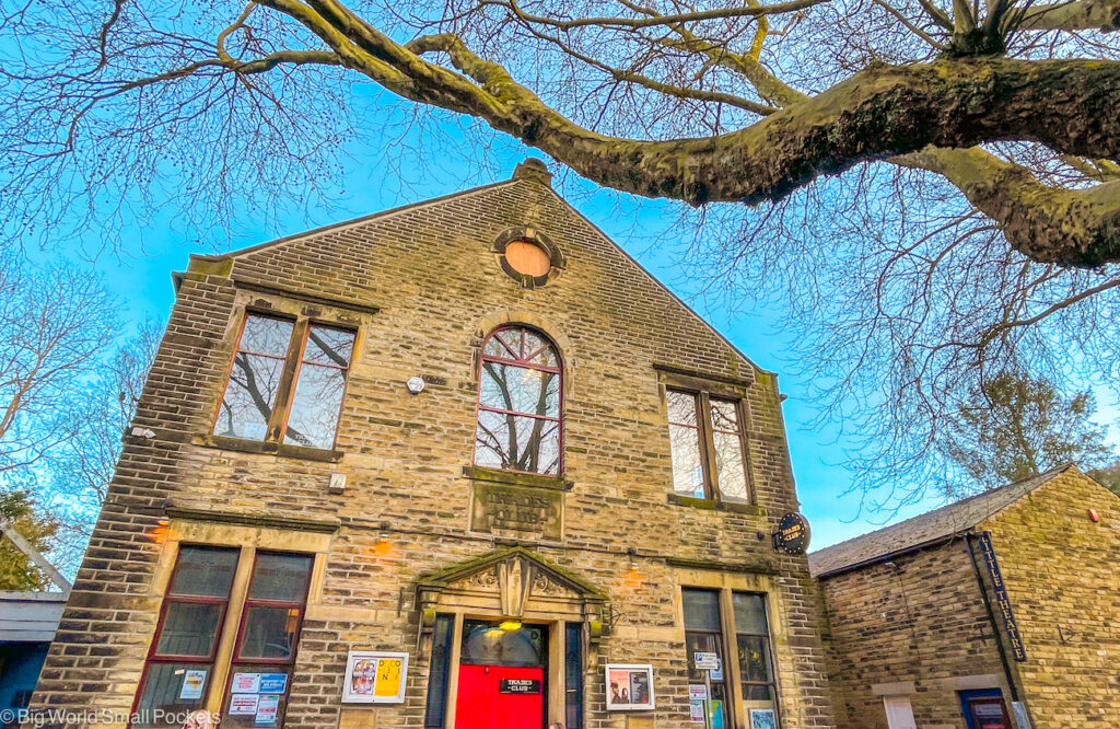 Hedben Bridge, Venue, Trades Club