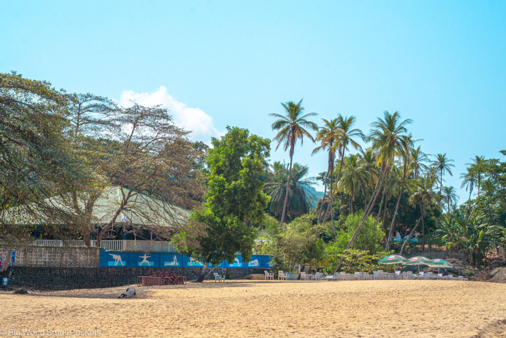 Sierra Leone, Bureh Beach, Yoga