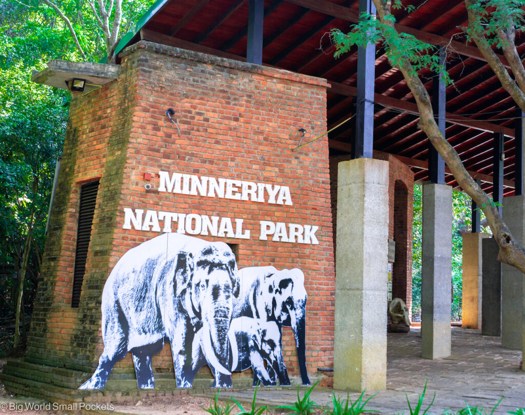 Sri Lanka, Minneriya National Park, Entrance
