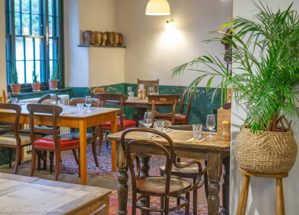 Devon, Totnes, Bull Inn Dining Room