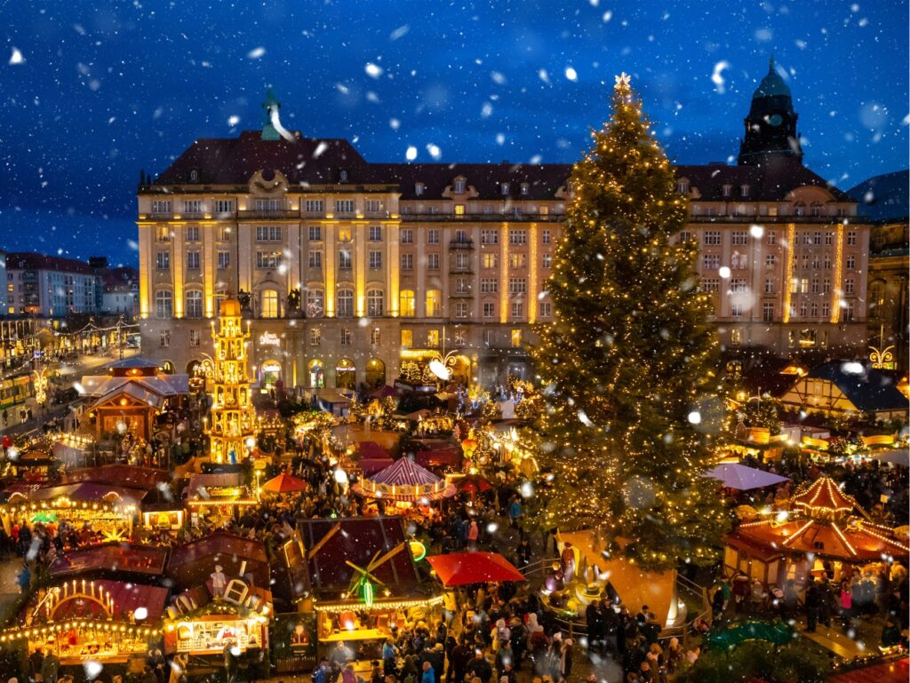 Vienna, Schönbrunn Palace Christmas Market, Illuminated at Night