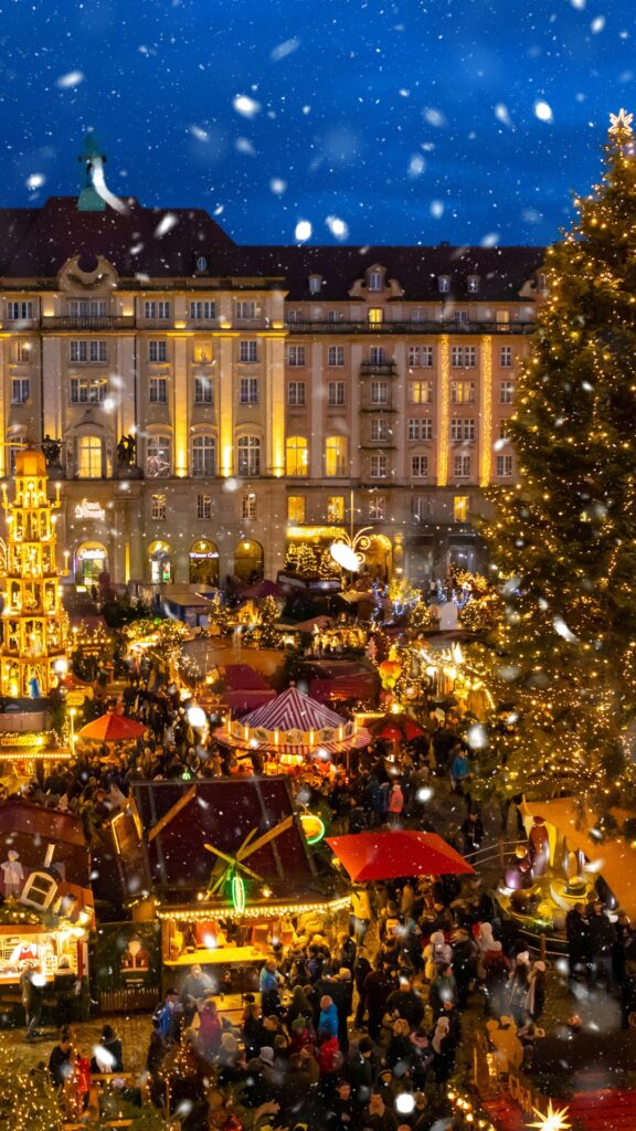 Vienna, Schönbrunn Palace Christmas Market, In Snow