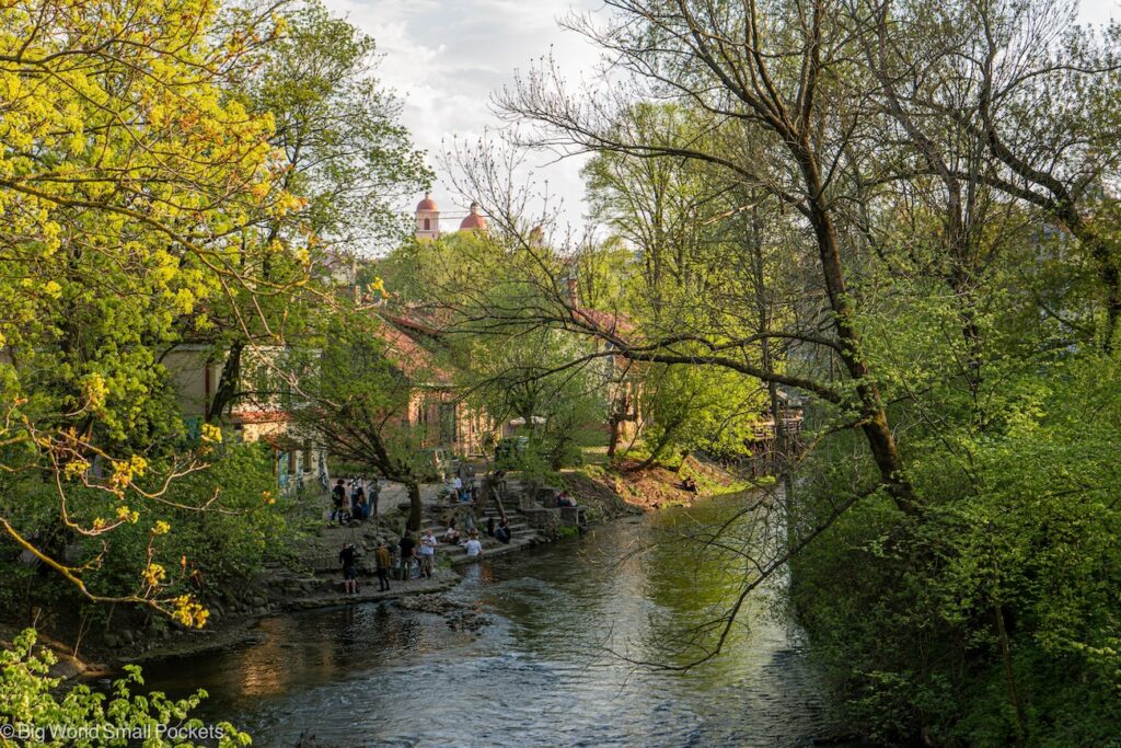 Lithuania, Vilnius, Uzupis by River