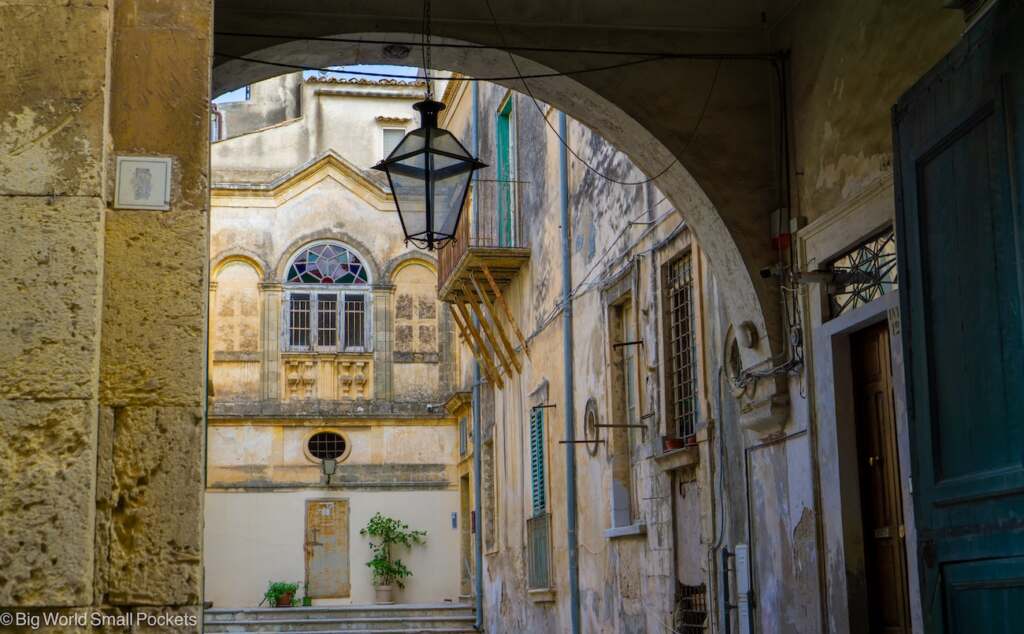 Sicily, Noto, Archway