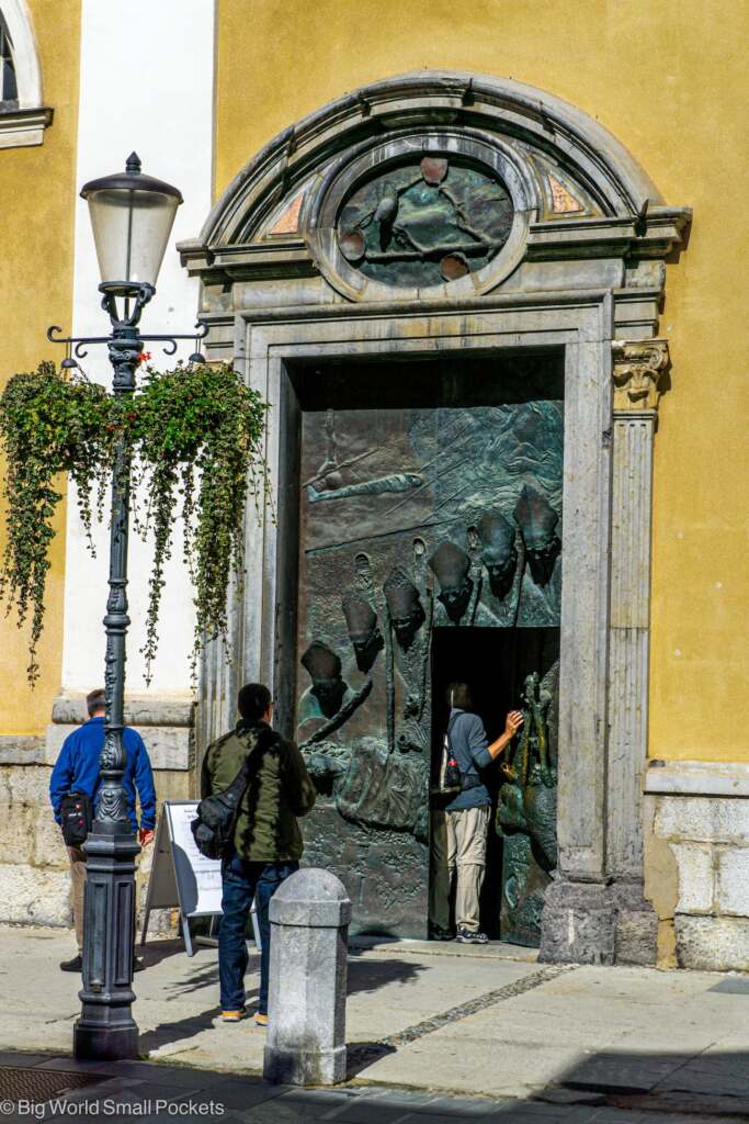 Slovenia, Ljubljana, Locals in Doorway