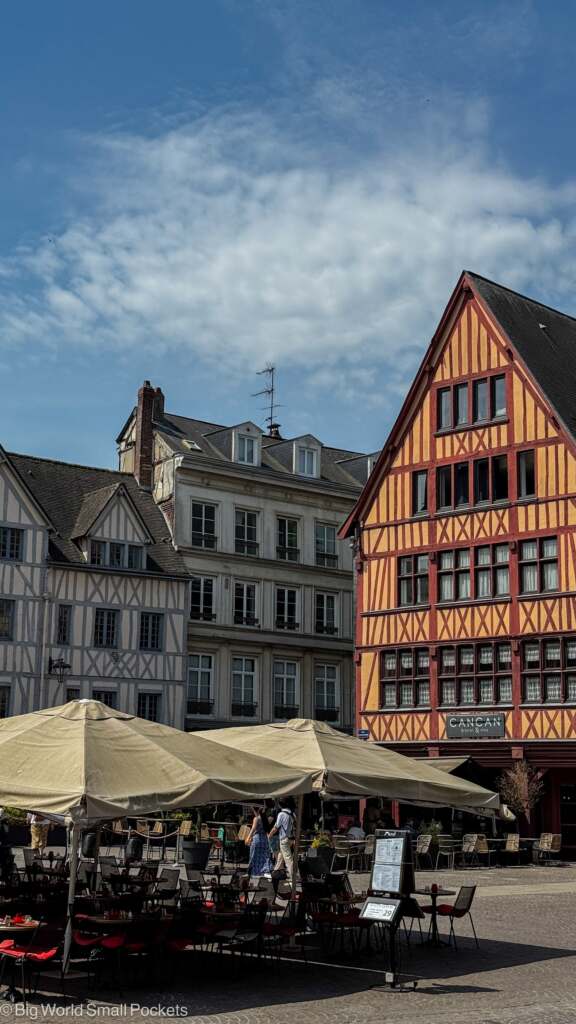 France, Rouen, Restaurant in Square