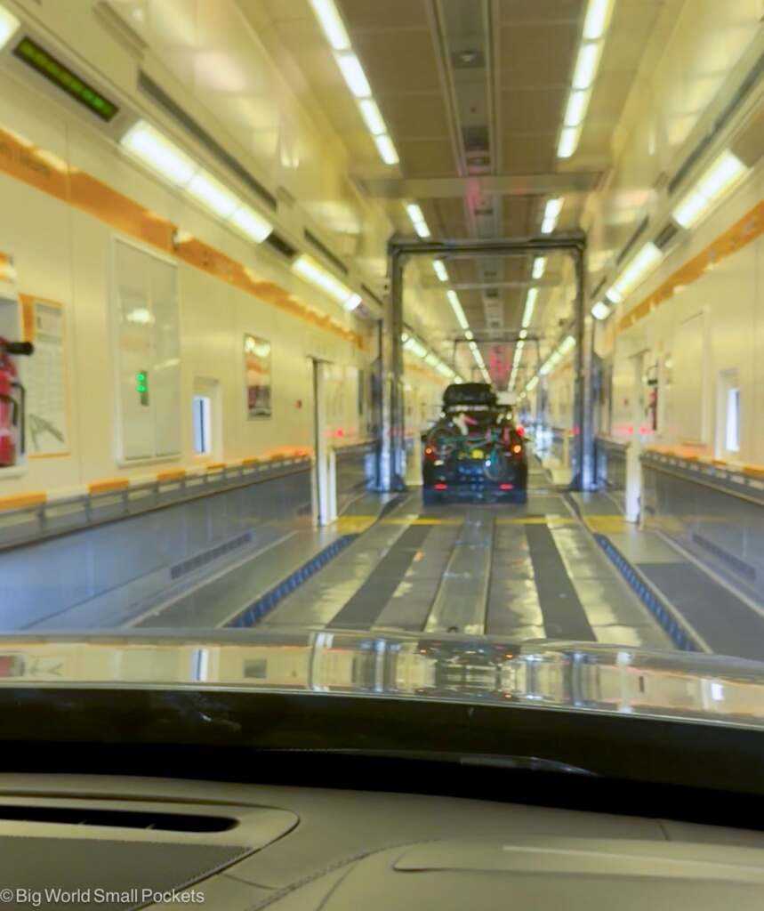 LeShuttle, Train