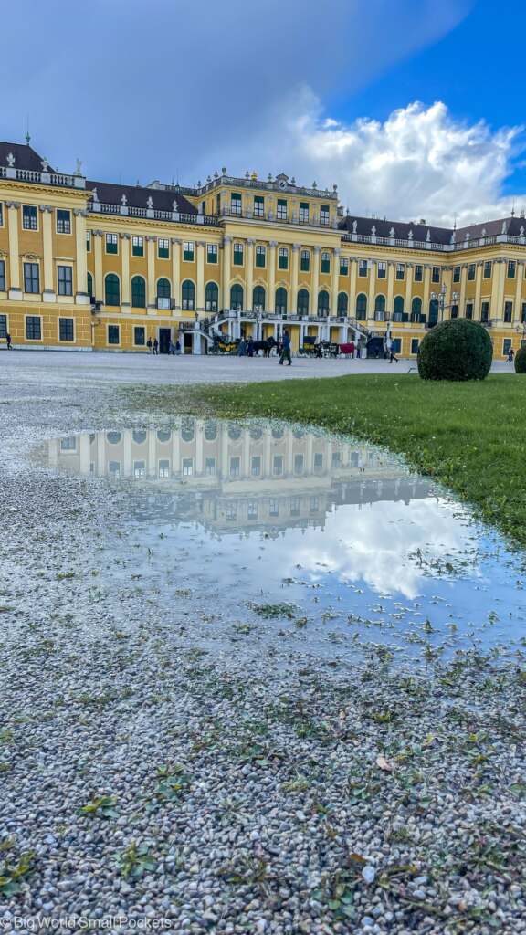 Vienna, Palace, Entrance Courtyard