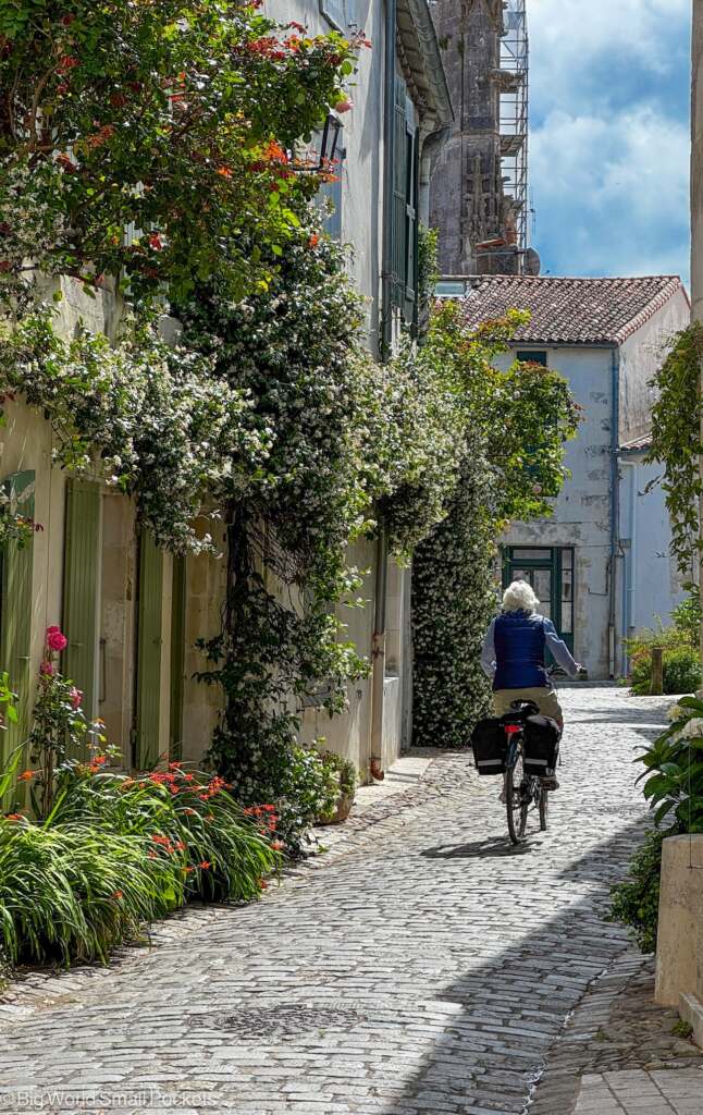 France, Ile de Re, Cyclist