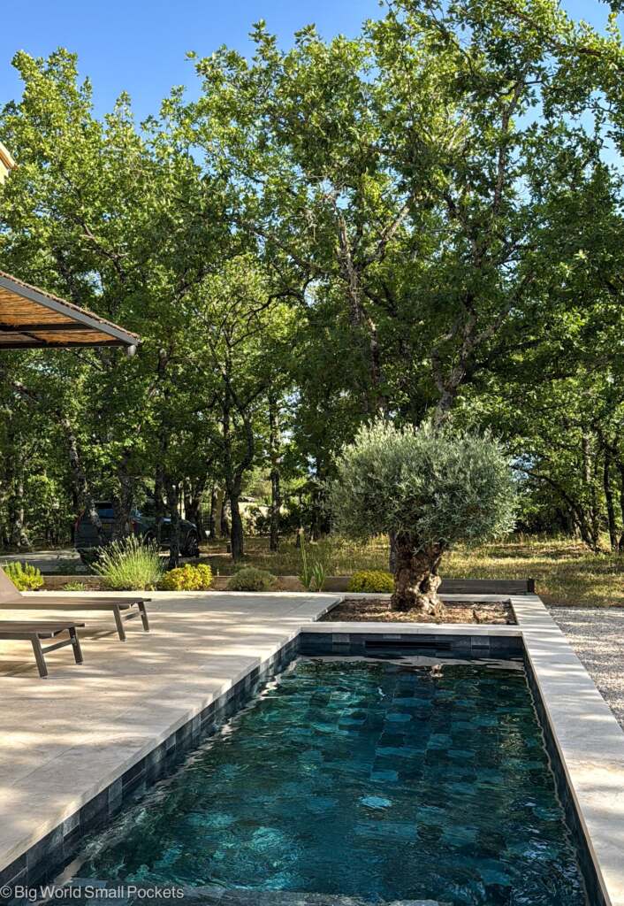 France, Luberon, Domaine des Peyre Pool